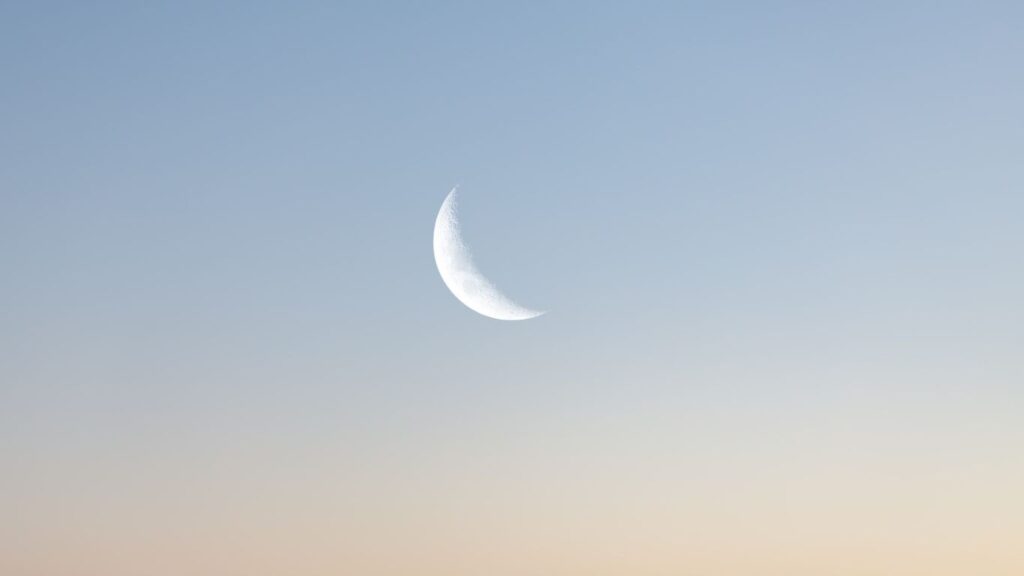Having a weak or strong Moon in a Birth Chart Moon in a light-blue sky
