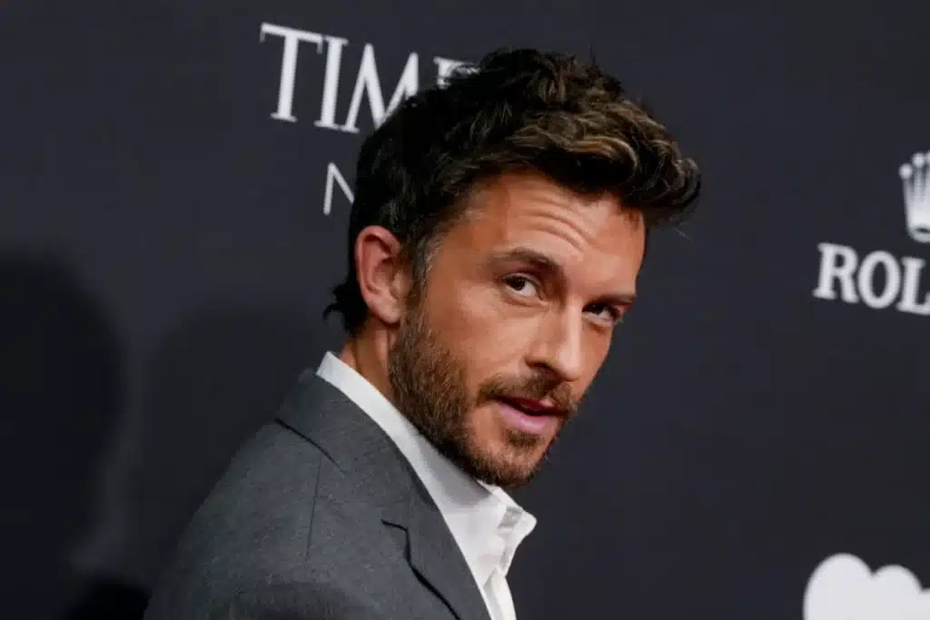 Jonathan Bailey at an event.