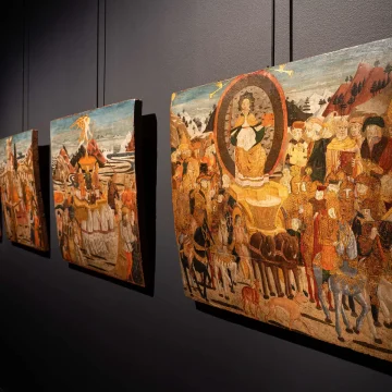 Tarot exhibition Bergamo Italy immersive art installation featuring large tarot cards and symbolic imagery