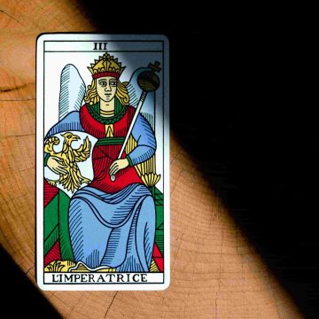 Opening the history of tarot with the most beautiful tarot deck: the Marseille. Here is the Empress card.