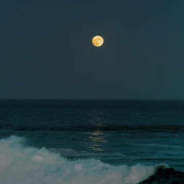 New Moon in Gemini imagine of the moon over the sea during night time