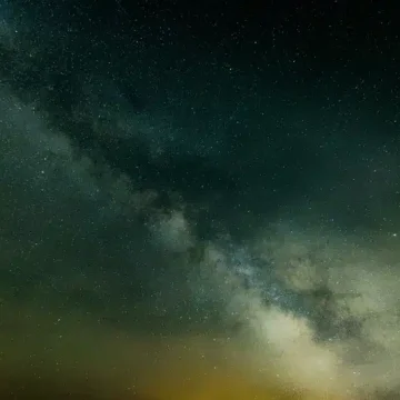 Milky Way night sky symbolizing subtle semi-sextile connections in astrology.